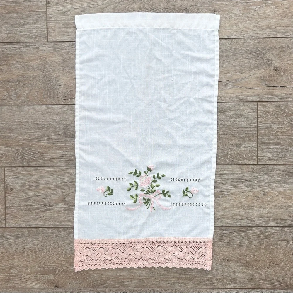 Embroidered White‎ Floral Peach Crochet Trim Hand-towel Bathroom Powder-room